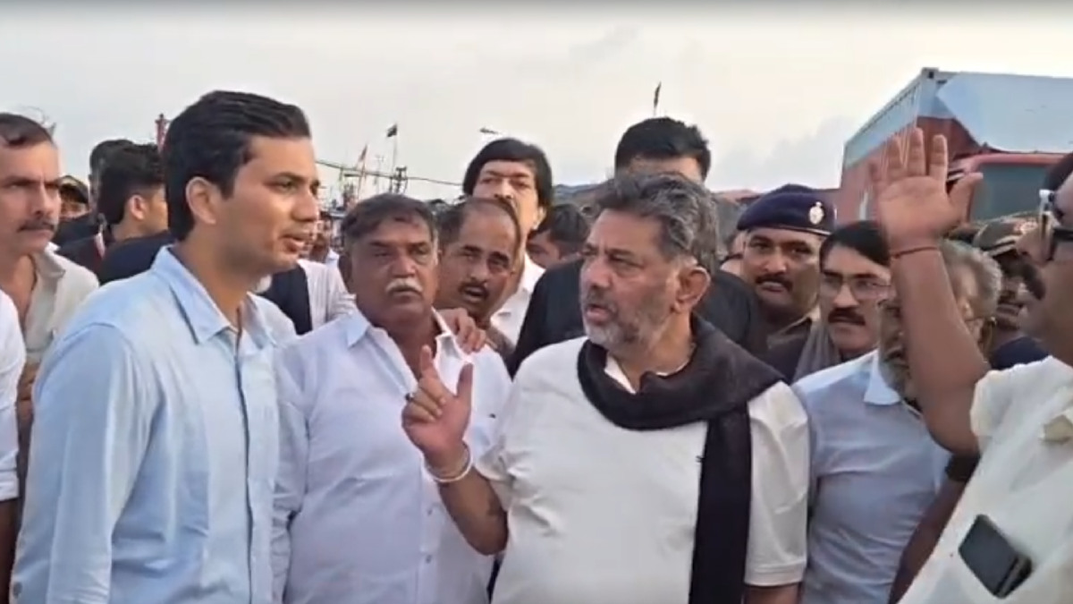 DK Shivakumar Gets Angry in Mangaluru Over Fishing Harbour Shutdown, Seeks Action Against Officials