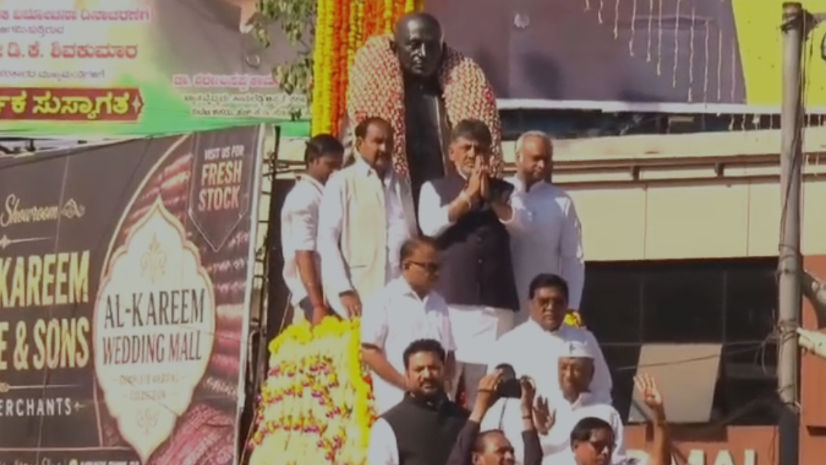 ಕಲ್ಯಾಣ ಕರ್ನಾಟಕ ಉತ್ಸವ-ಸರ್ದಾರ್ ಪಟೇಲ್ ಪ್ರತಿಮೆಗೆ ಸಿಎಂ ಡಿಕೆಶಿ ಪುಷ್ಪ ನಮನ!!