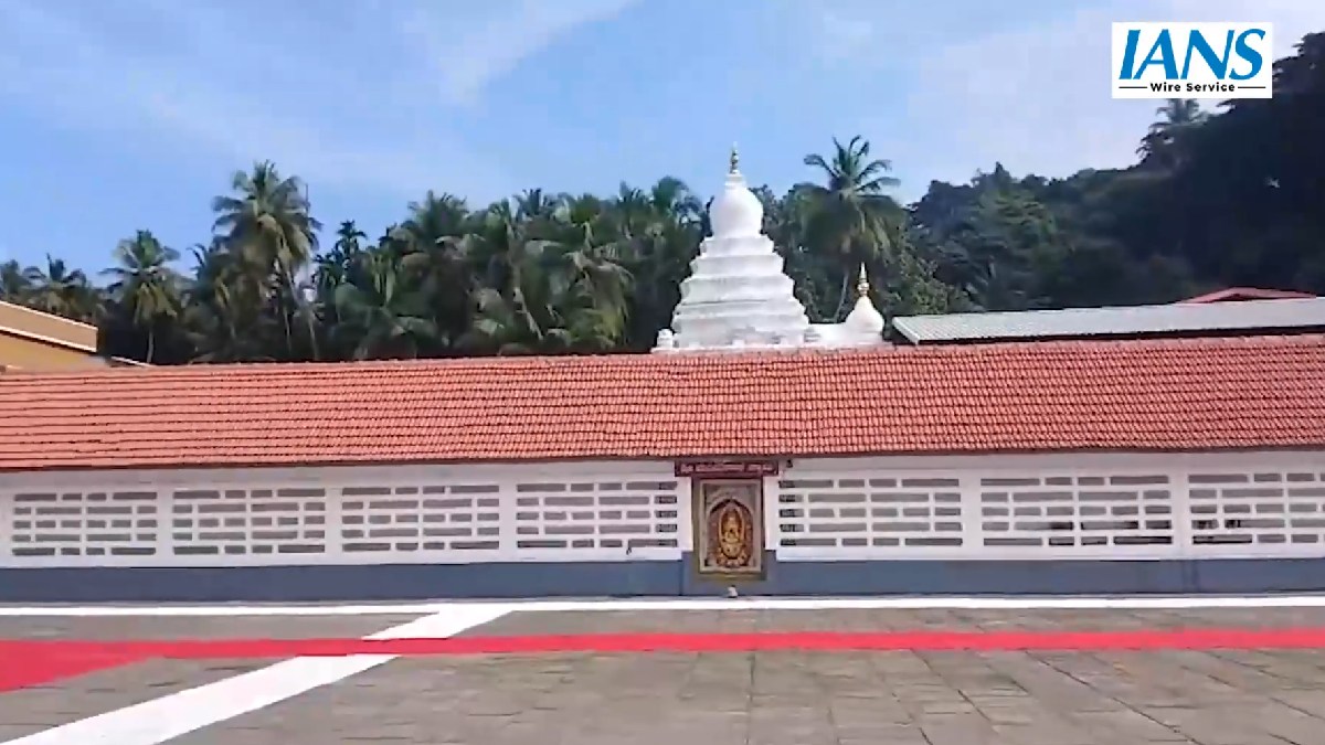 ಮಂಗಳೂರಲ್ಲಿ ಐತಿಹಾಸಿಕ ಸಚಿವ ಸಂಪುಟ ಸಭೆ-ಕದ್ರಿ ಮಂಜುನಾಥನ ದೇವಸ್ಥಾನಕ್ಕೆ ಡಿಕೆಶಿ, ಪರಮೇಶ್ವರ್‌ ಭೇಟಿ!!