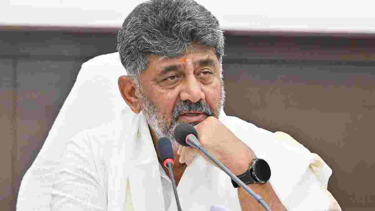 ‘ಬೆಂಗಳೂರಿಗೆ ಬಂದ ಶಾಸಕರು ವಾಪಸ್ ಹೋಗಲ್ಲ, ಎರಡೆರಡು ಮದುವೆ ಆಗಿದ್ದಾರೆ’ - ಡಿಕೆಶಿ ಹೇಳಿಕೆಗೆ ಬಿಜೆಪಿ ಶಾಸಕ ಆಕ್ಷೇಪ!!