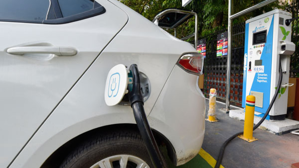Karnataka Proposes Mandatory EV Charging Stations in Large Buildings; Check New Rules and Deadlines