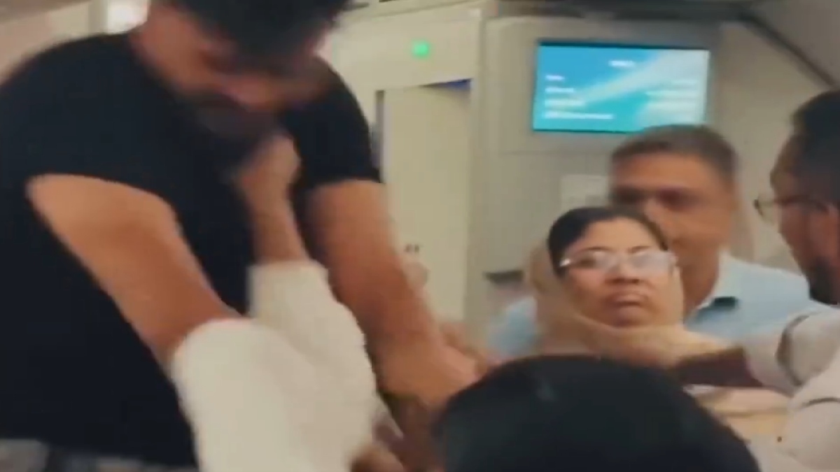 Passengers Fight Mid-Air: London-Bangladesh Flight Turns Chaotic | WATCH Viral Video