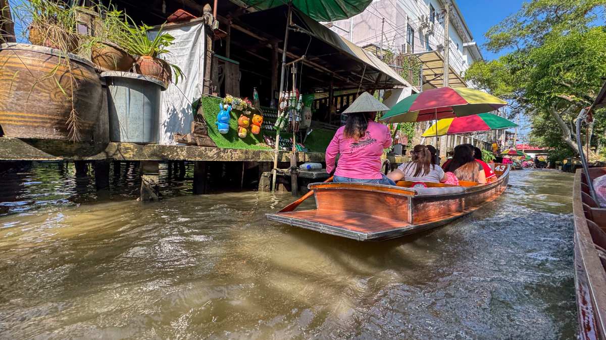 9 Amazing Floating Markets Where Shopping Happens On Boats