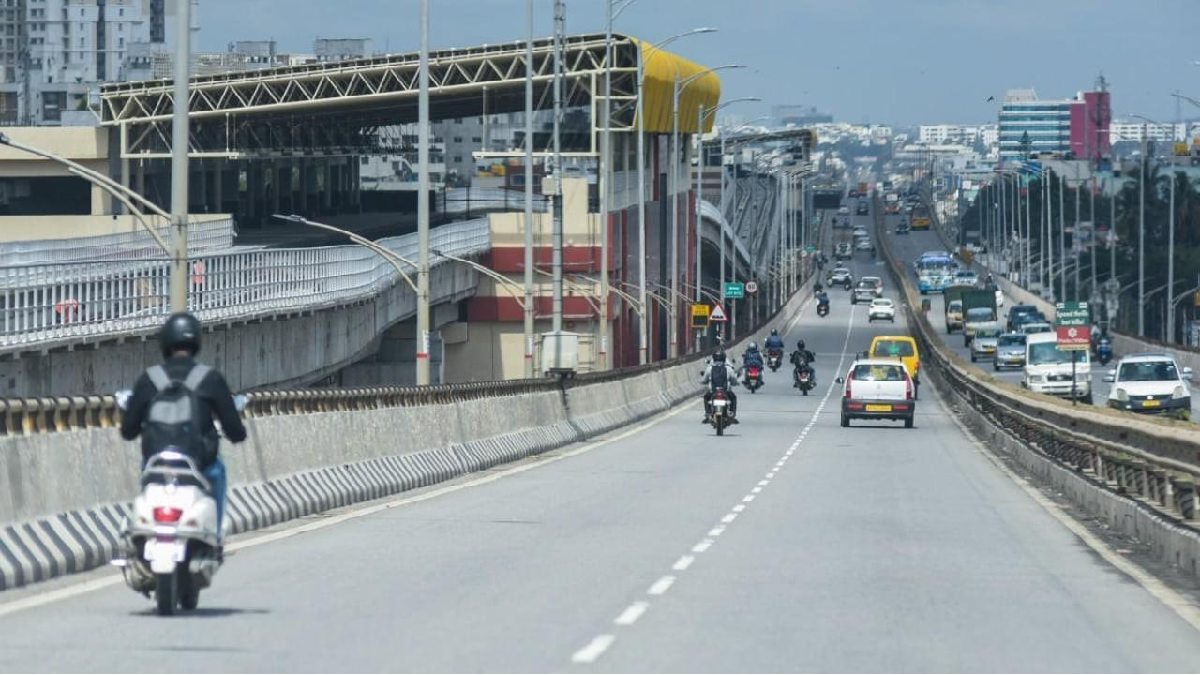 ಎಲೆಕ್ಟ್ರಾನಿಕ್ ಸಿಟಿ ಮೇಲ್ಸೇತುವೆ ಬೈಕ್ ನಿಷೇಧ | Photo Credit: ChatGPT