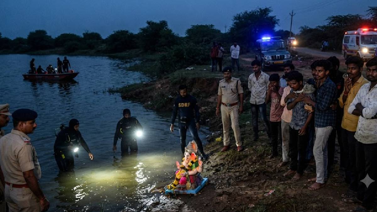 ಅಧಿಕೃತ ವಿಸರ್ಜನೆ ಸ್ಥಳವಲ್ಲದ ಕೆರೆಯಲ್ಲಿ ದುರಂತ | Photo Credit: blob:https://gemini.google.com