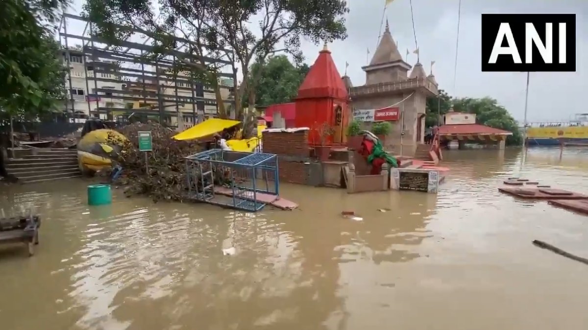 Ganga Flood Threat Intensifies In Varanasi As 84 Ghats Go Under Water, Rescue Teams On Standby