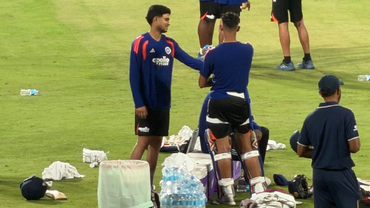 Shubman Gill receives treatment after elbow blow in practice | Photo Credit: https://x.com/ImTanujSingh