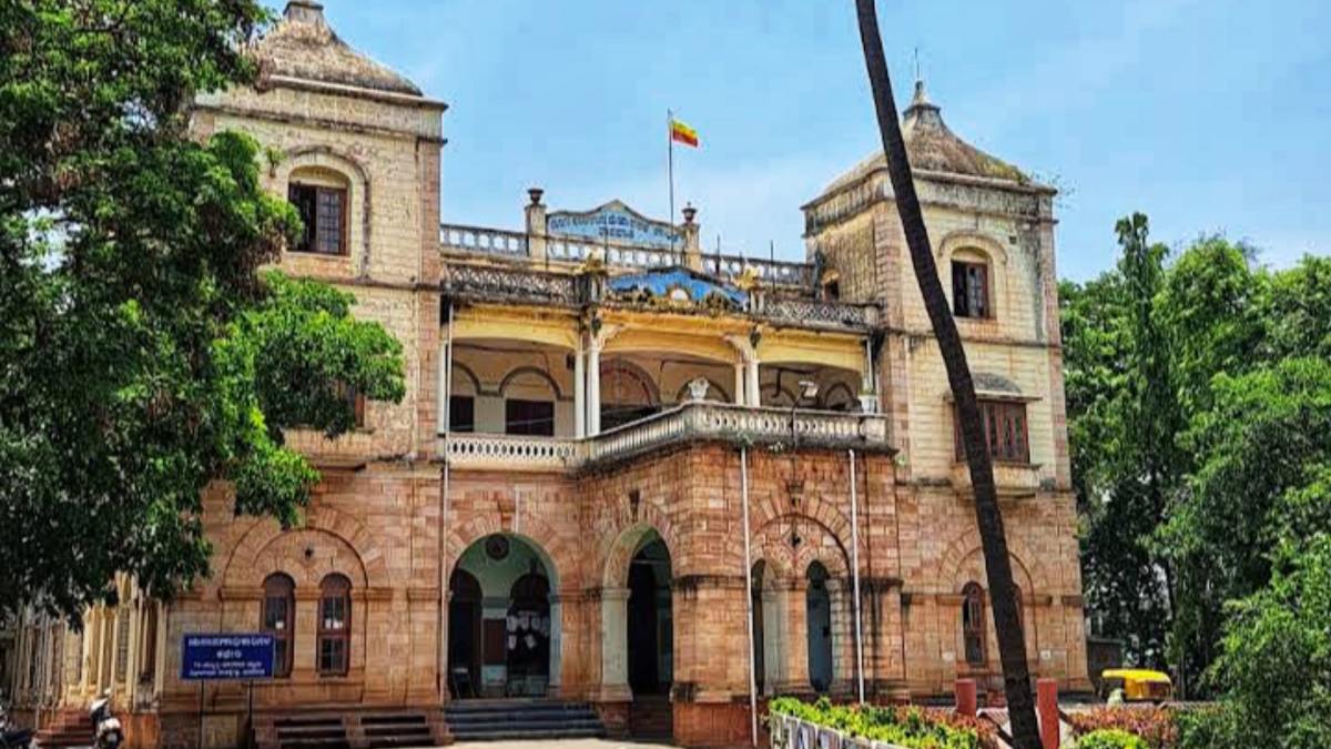 HUDA Survey to Curb Fake Documents | Photo Credit: https://commons.wikimedia.org/wiki/File:Dharwad_city_corporation.jpg