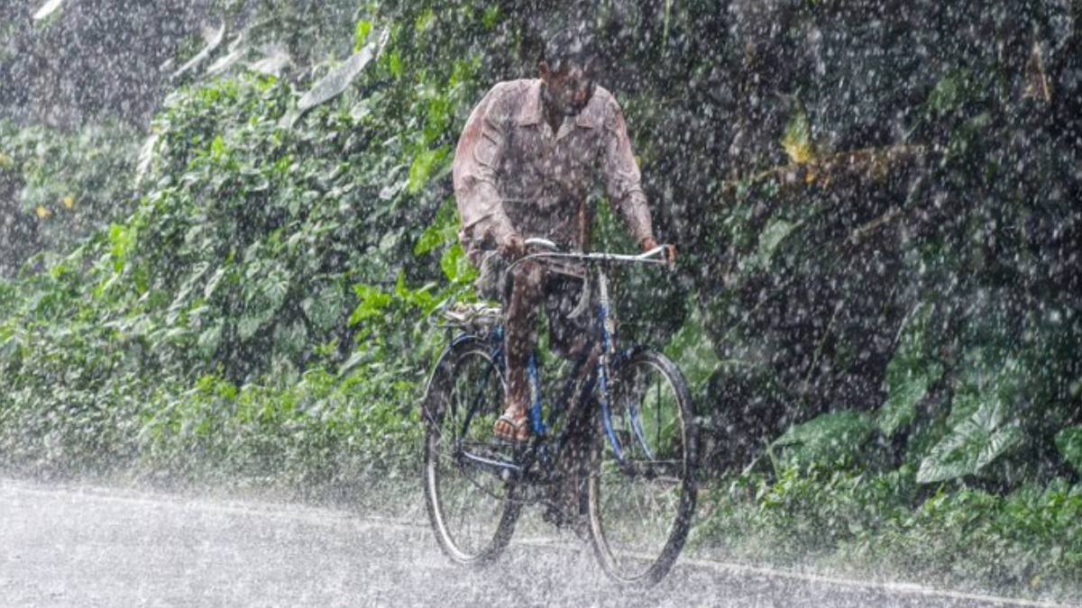 IMD Weather Forecast: Heavy Rainfall, Thunderstorms Alert Across India | Photo Credit: https://x.com/airnewsalerts