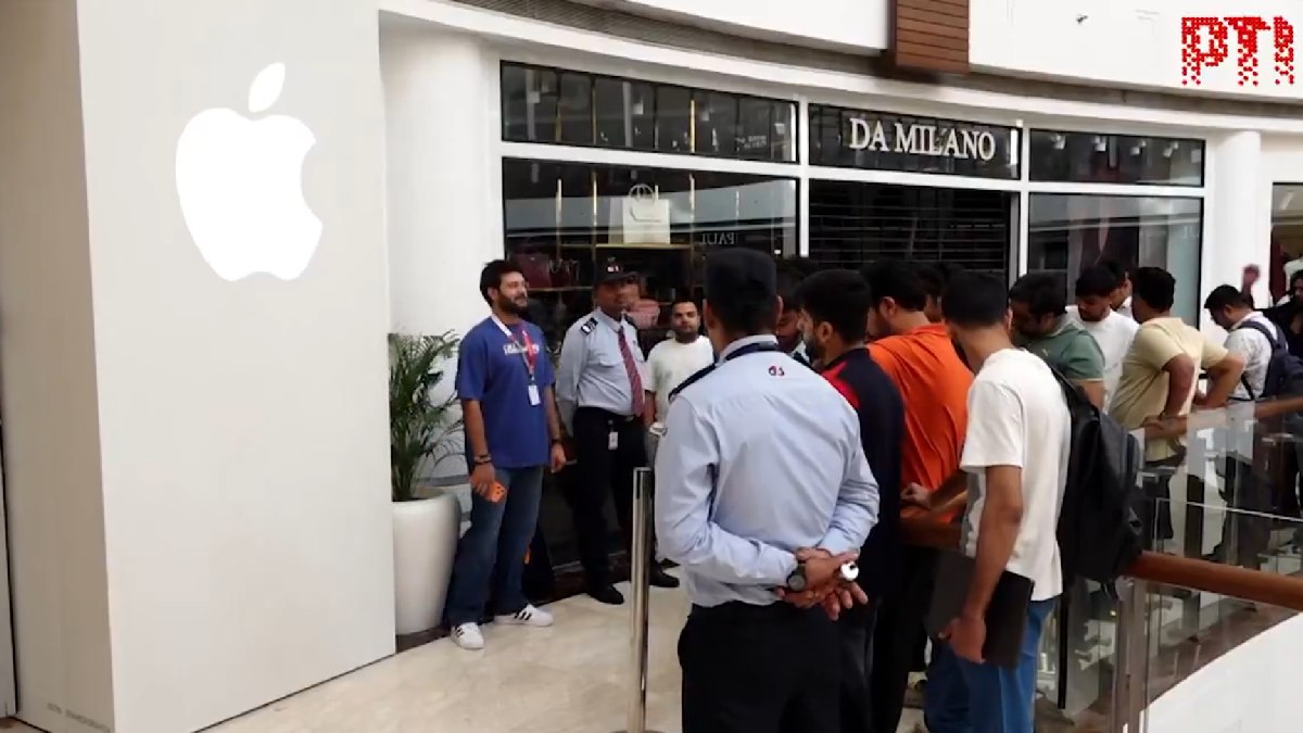 Apple iPhone 18 Series Launch Sale: Huge Queues Form as Fans Rush to Stores