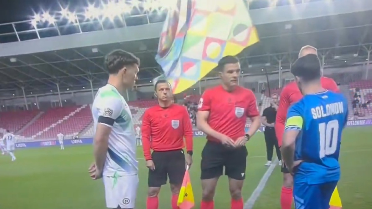 Ireland Players Skip Handshakes Against Israel, Wear Black Armbands | Photo Credit: https://x.com/