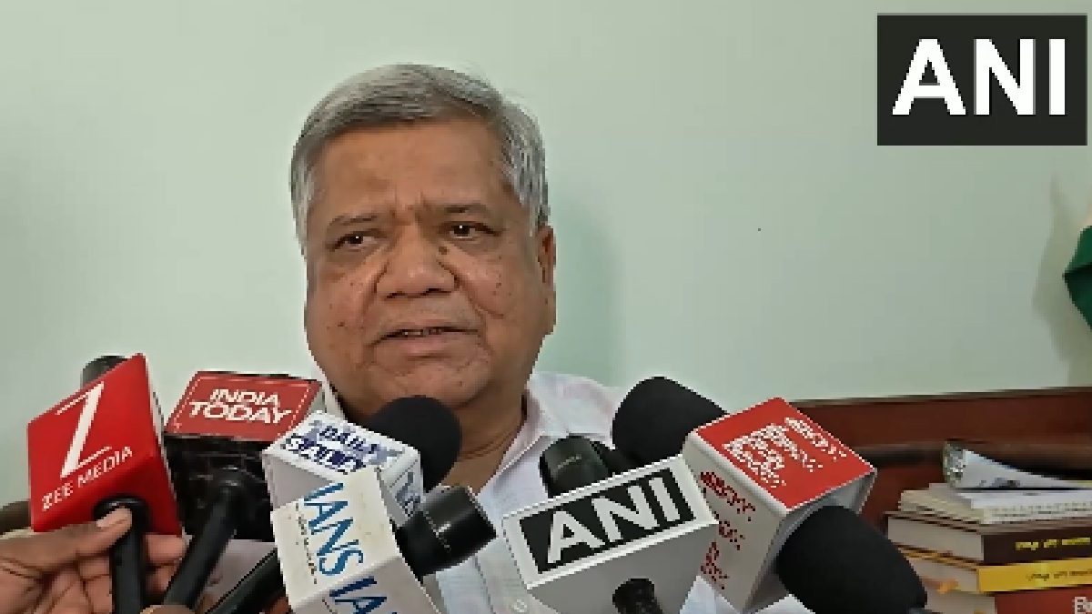 ಸತೀಶ್ ಜಾರಕಿಹೊಳಿ ಮನೆ ಮೇಲೆ ED ದಾಳಿ- ‘ಇದು ರಾಜಕೀಯ ಪ್ರೇರಿತವಲ್ಲ’ ಎಂದ ಜಗದೀಶ್ ಶೆಟ್ಟರ್!!