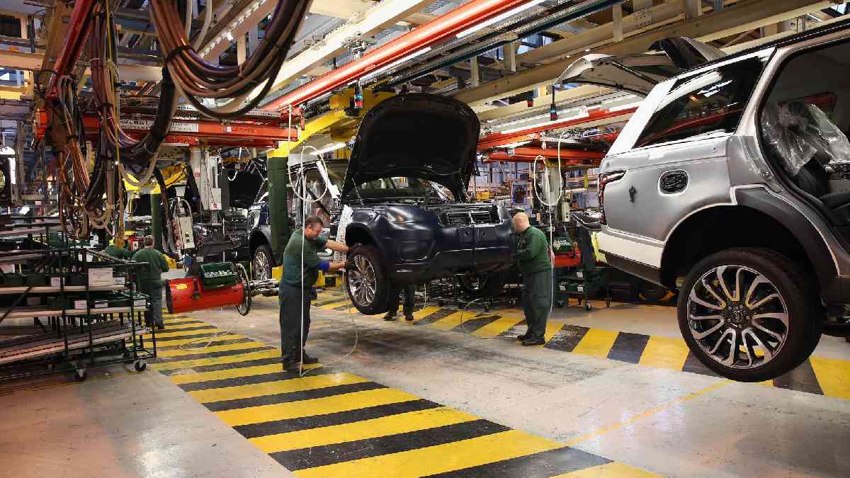Jaguar Land Rover Confirms Plan to Cut 4,000 Jobs Over Two Years