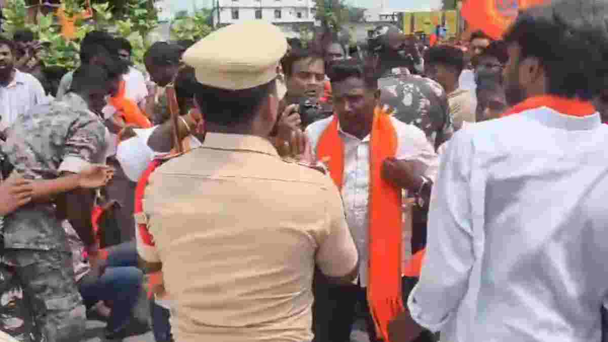 ಕರೀಂನಗರದಲ್ಲಿ ಗಣೇಶ ವಿಸರ್ಜನೆಗೆ ನೀರಿನ ಕೊರತೆ - ಚಿಂತಕುಂಟ ಬಳಿ ಬಿಜೆಪಿ ಪ್ರತಿಭಟನೆ, ಹಲವರು ವಶಕ್ಕೆ!!