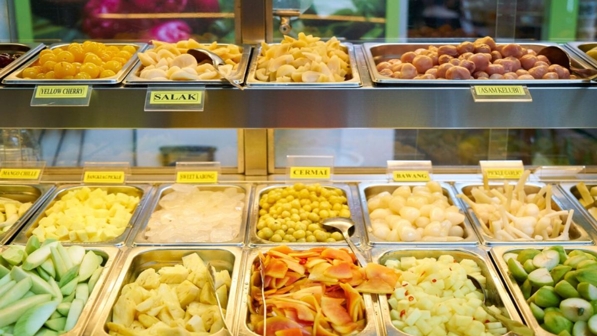 Karnataka Food Safety Drive: Expired Products, Fly Infestation and Unlabelled Khoya Found Across Sweet Units