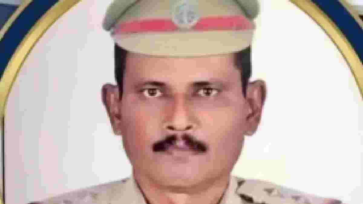 ಹೈದರಾಬಾದ್- ಗಣೇಶ ವಿಸರ್ಜನೆ ಕರ್ತವ್ಯದಲ್ಲಿದ್ದ 55 ವರ್ಷದ ಪೊಲೀಸ್ ಅಧಿಕಾರಿ ಸಾ*ವು; ಟ್ಯಾಂಕ್‌ ಬಂಡ್‌ನಲ್ಲಿ ಹಿಟ್‌ ಆ್ಯಂಡ್‌ ರನ್!!