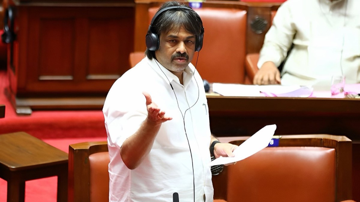 ಕಳಪೆ ಶೂ-ಸಾಕ್ಸ್ ಆರೋಪ -‘ಕ್ವಾಲಿಟಿಯಲ್ಲಿ ಕಾಂಪ್ರಮೈಸ್ ಇಲ್ಲ’ ಎಂದ ಮಧು ಬಂಗಾರಪ್ಪ!!