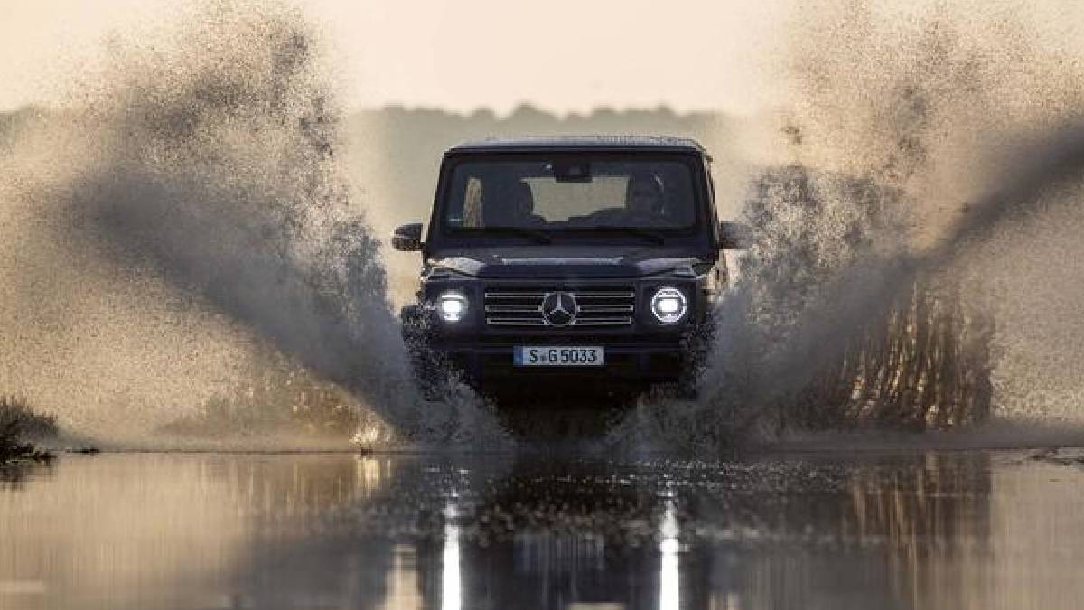 Mercedes-Benz Patents Unusual Off-Roader That Could Float on Water