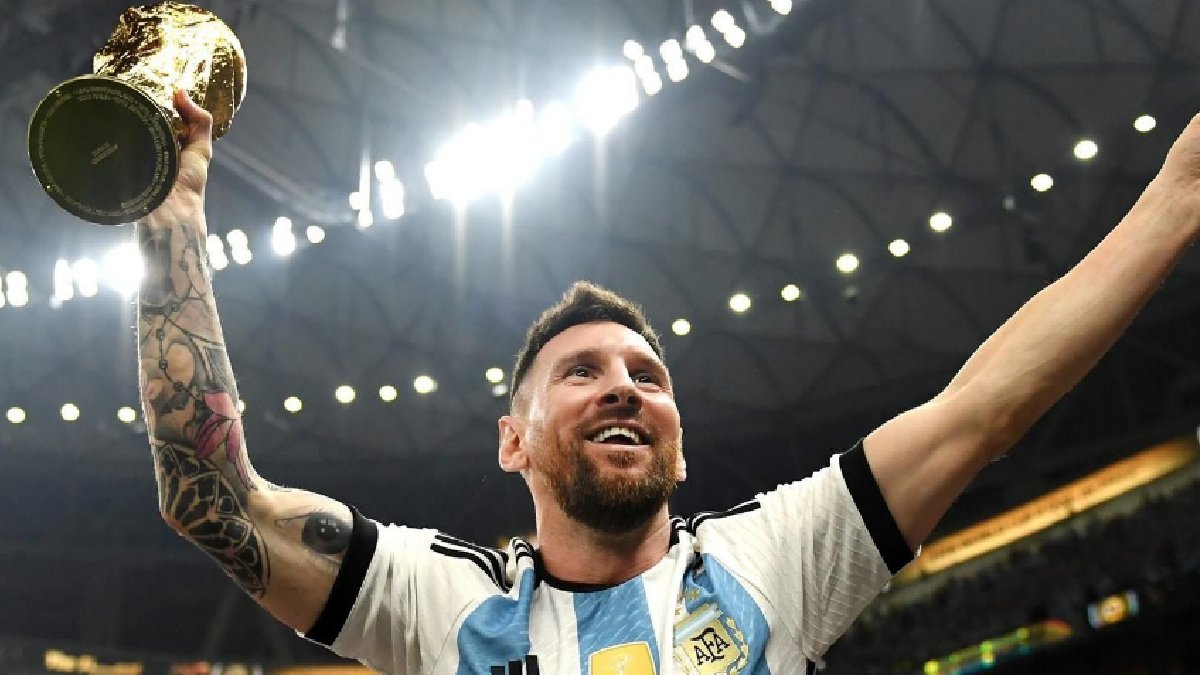 Argentina honours Lionel Messi with a nationwide No. 10 tribute. | Photo Credit: https://x.com/XBasinX
