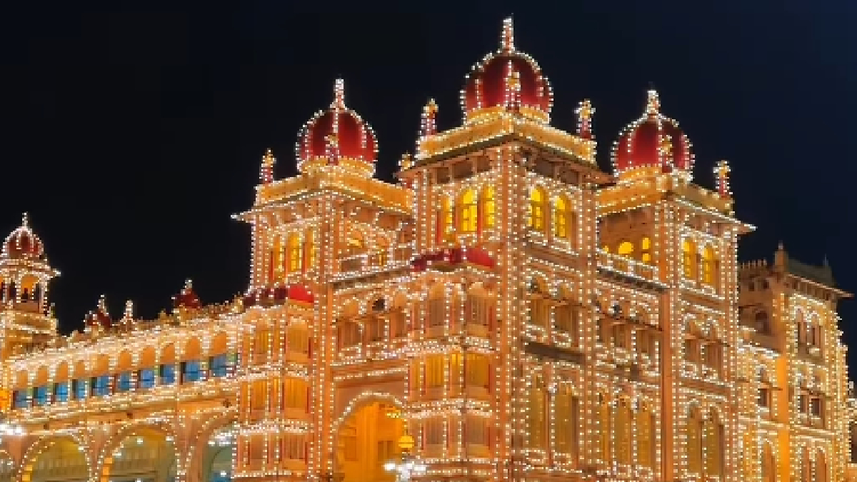 ಮೈಸೂರು ದಸರಾಕ್ಕೆ ಅಂತಾರಾಷ್ಟ್ರೀಯ ಮೆರುಗು | Photo Credit: https://www.instagram.com/prajwal_traveller/reels/