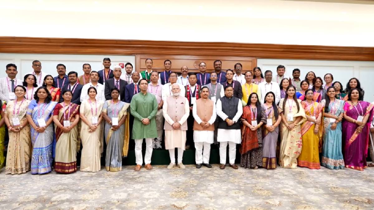 ಮಕ್ಕಳ ಅಂಕ ಮಾತ್ರ ನೋಡಬೇಡಿ, ಅವರ ನಡವಳಿಕೆಯನ್ನೂ ಗಮನಿಸಿ; ಶಿಕ್ಷಕರಿಗೆ ಪ್ರಧಾನಿ ಮೋದಿ ಸಲಹೆ!!