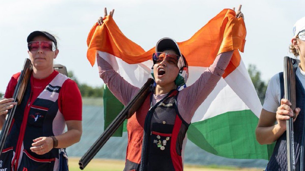 Neeru Dhanda and Kynan Chenai celebrate mixed trap gold | Photo Credit: https://x.com/TheBharatPost__