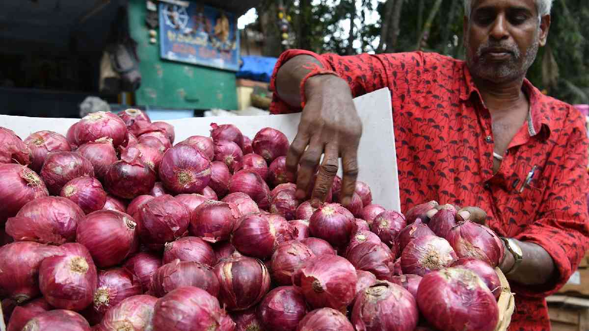 Onion Prices Surge in Bengaluru as Rates Near ₹100 Per Kg