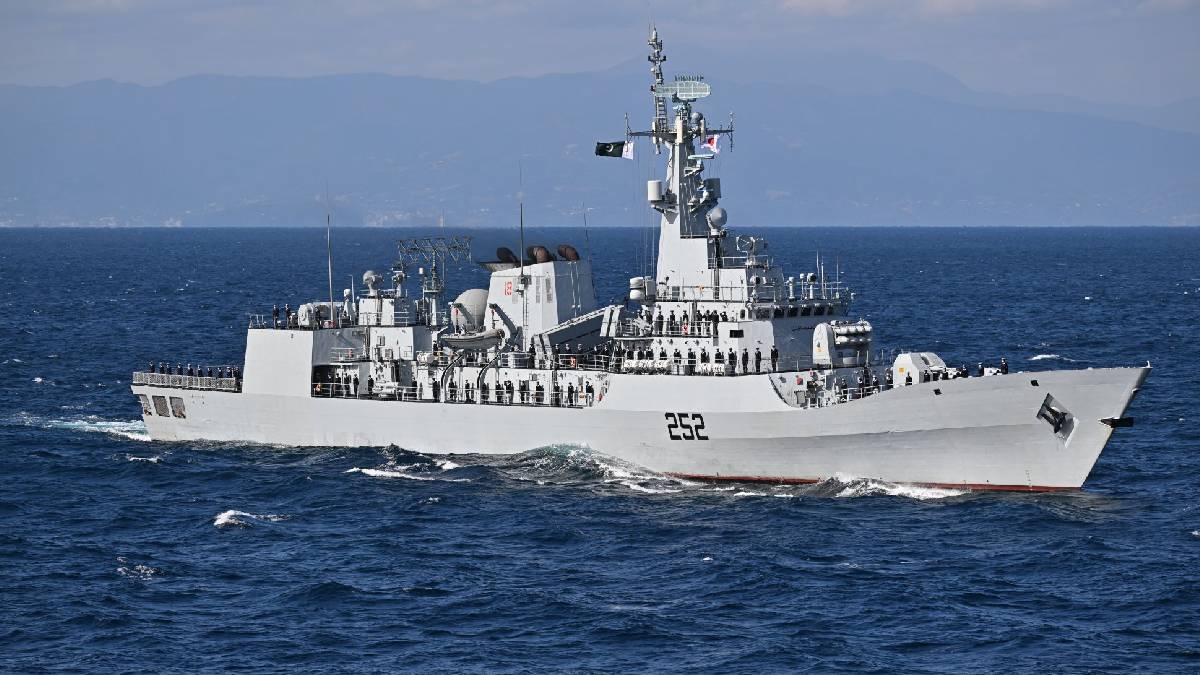 Arabian Sea Collision: Pakistan Navy Ship Returns to Harbour After Hitting Indian Warship; Envoy Summoned