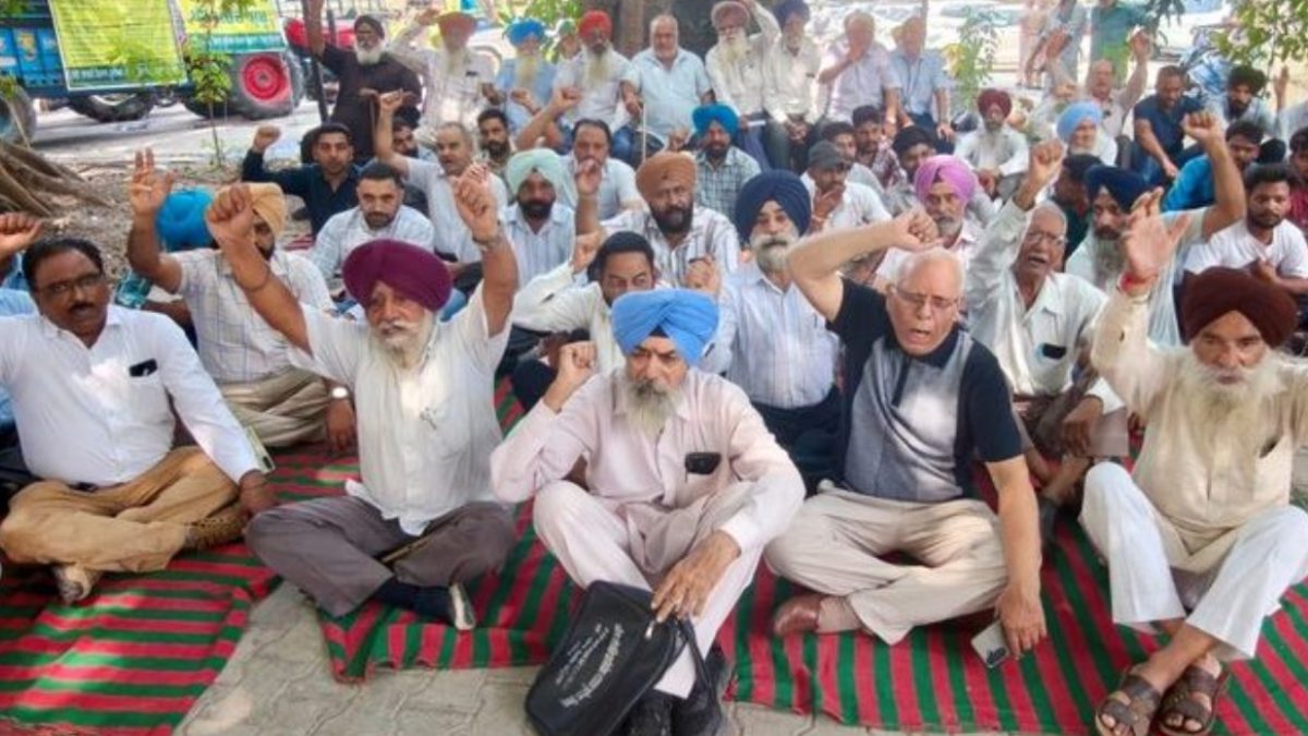 Punjab Govt Employees Call Off Pen-Down Strike After Major Assurance From Government