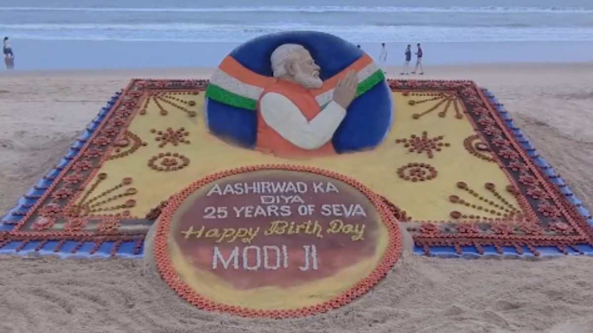 PM Modi Birthday: Sudarsan Pattnaik Creates 25-Foot Sand Art at Puri Beach to Mark ‘25 Years of Seva’