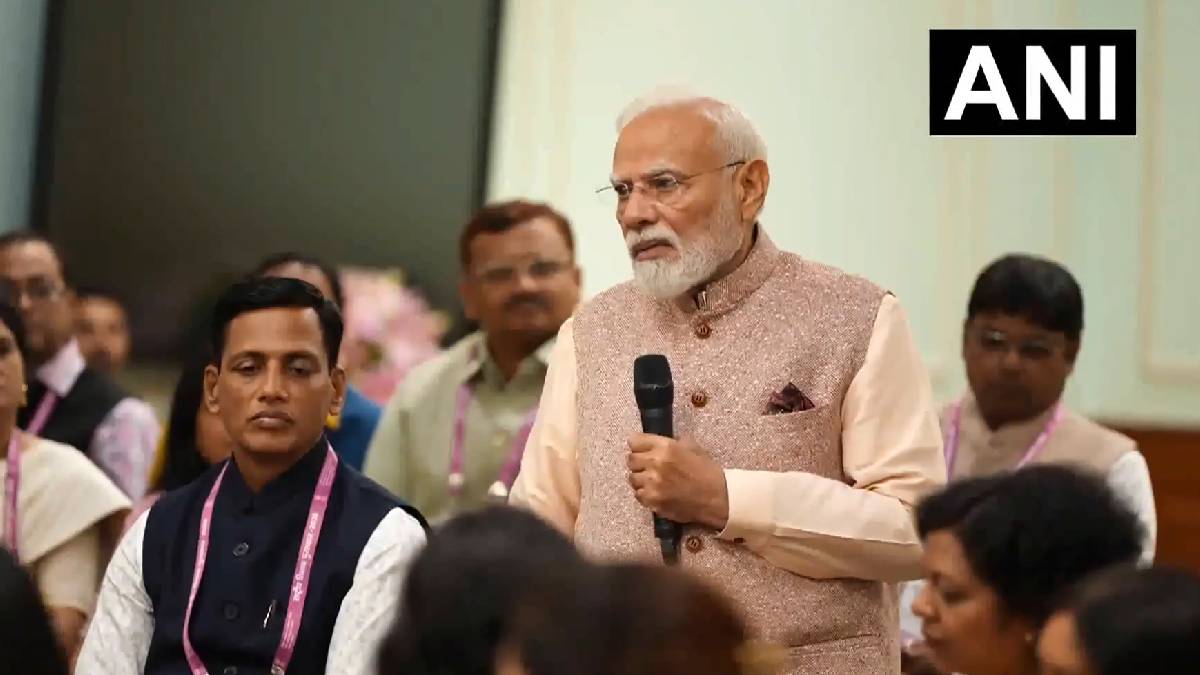 PM Modi Warns Teachers About Rising Screen Addiction and Drug Abuse Among Children