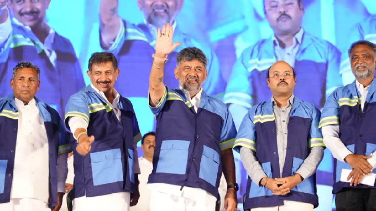 ಅರಮನೆ ಮೈದಾನದಲ್ಲಿ ಪೌರ ಕಾರ್ಮಿಕರ ಸಂಭ್ರಮ-ಸಮವಸ್ತ್ರ ಧರಿಸಿ ಗಮನ ಸೆಳೆದ ಸಿಎಂ ಡಿ.ಕೆ. ಶಿವಕುಮಾರ್!!
