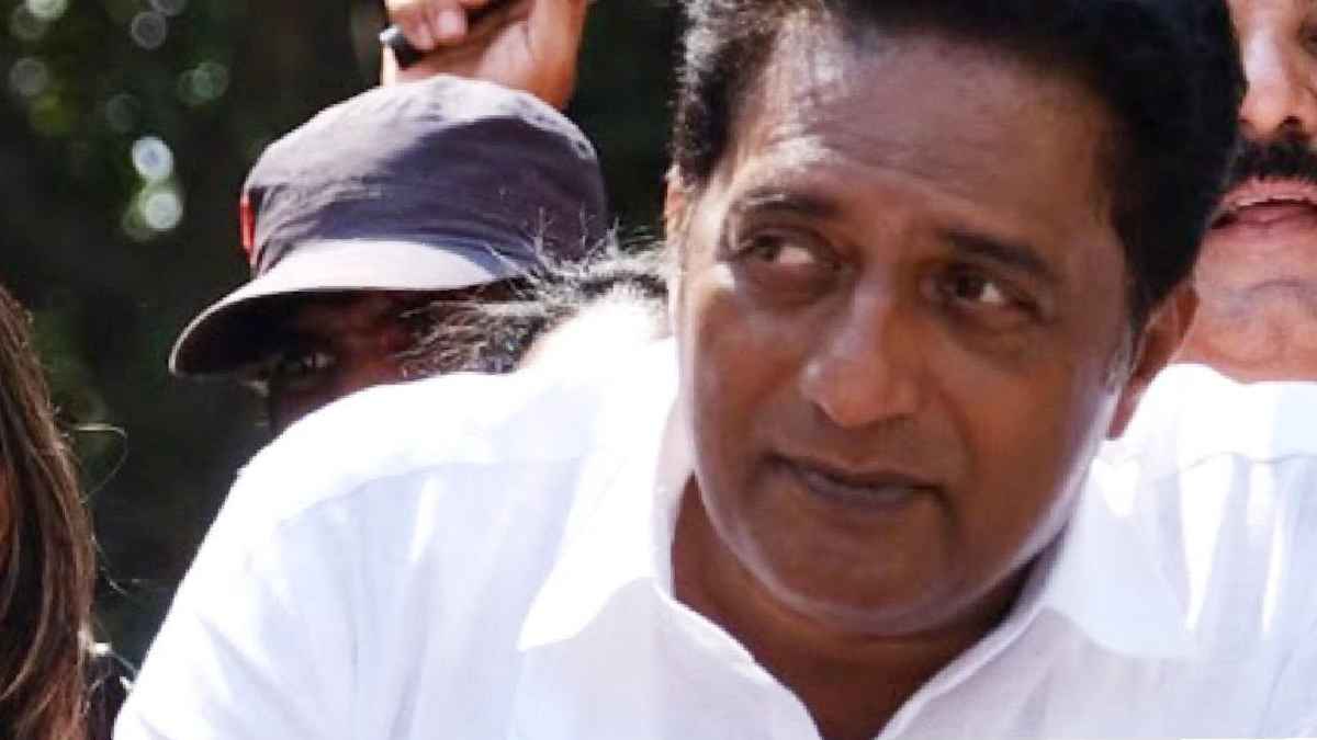 ಚಿಕ್ಕಬಳ್ಳಾಪುರದಲ್ಲಿ ಪ್ರಕಾಶ್ ರಾಜ್ ಭಾಷಣಕ್ಕೆ ನಿರ್ಬಂಧ -  ಮೆರವಣಿಗೆಗೆ ಚಾಲನೆ ನೀಡಿ ತೆರಳಿದ ನಟ!!