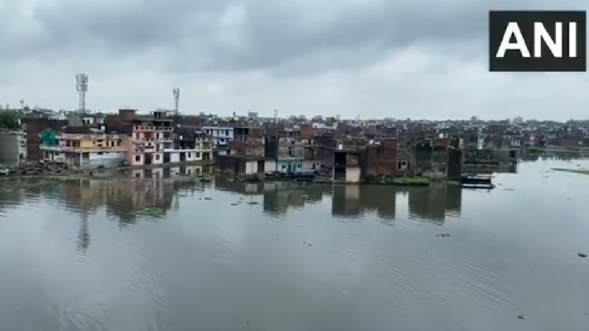 Prayagraj Flood Situation: Rising Ganga and Yamuna Water Levels Inundate Riverbank Settlements