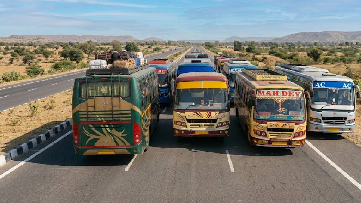 ಖಾಸಗಿ ಬಸ್‌ಗಳ ವಿರುದ್ಧ RTO ಕಾರ್ಯಾಚರಣೆ: 3,756 ಕೇಸ್, 33 ವಾಹನ ಜಪ್ತಿ | Photo Credit: AI