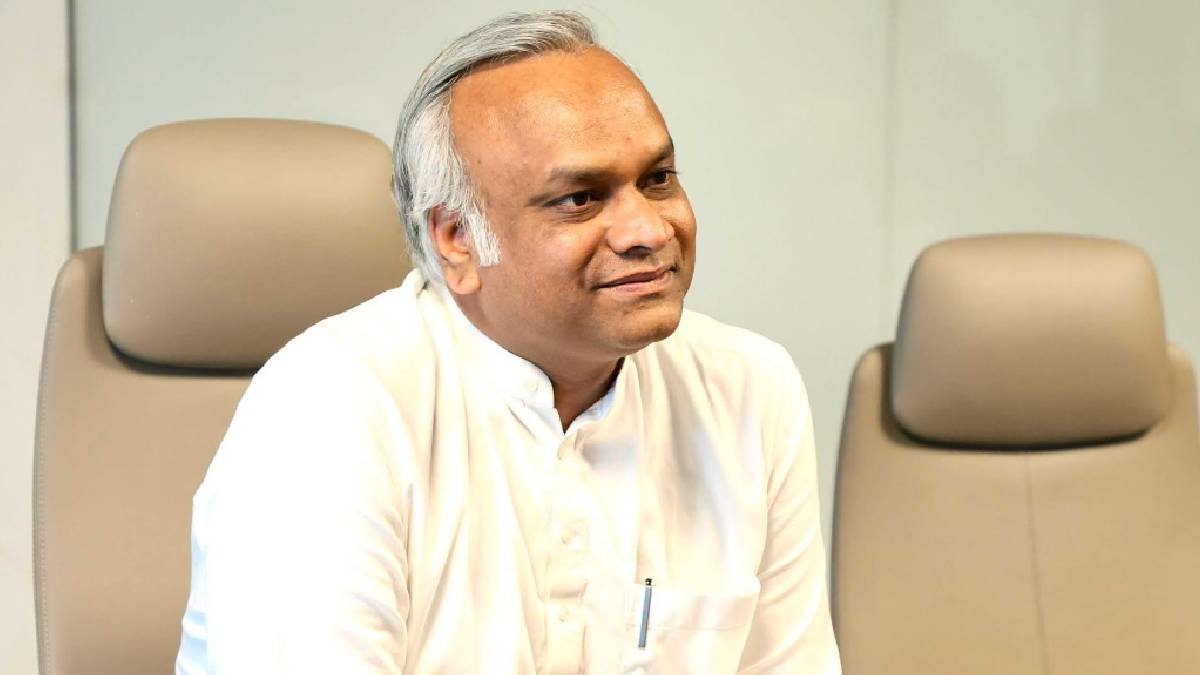 ಪೂರ್ಣ ವಂದೇ ಮಾತರಂ ಹಾಡಿದರೆ ಕರ್ನಾಟಕ ರತ್ನ ಪ್ರಶಸ್ತಿ ಕೊಡಿಸುತ್ತೇನೆ; ಪ್ರಿಯಾಂಕ್ ಖರ್ಗೆ!!