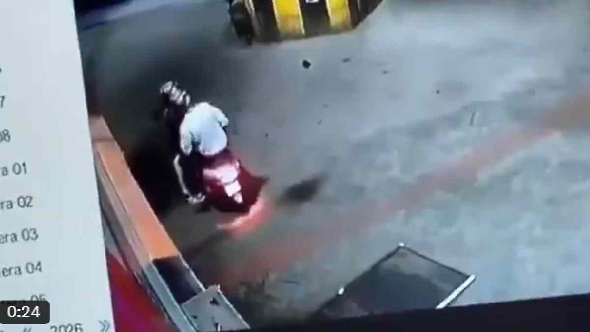 Rapido Shock: Passenger Gets Off to Check Flat Tyre, Driver Allegedly Flees With ₹1 Lakh Phone
