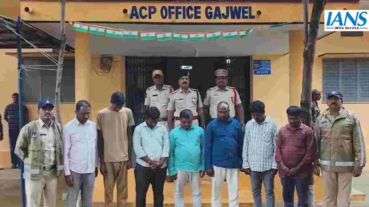 ಸಿದ್ದಿಪೇಟೆಯಲ್ಲಿ ‘ಶುದ್ಧೀಕರಣ’ ವಿವಾದ; ದಲಿತ ಪ್ರತಿಭಟನೆ ಬಳಿಕ 7 ಬಿಆರ್‌ಎಸ್ ನಾಯಕರ ಬಂಧನ!!
