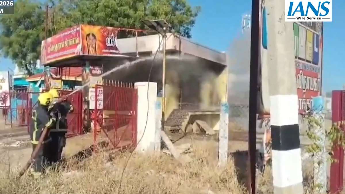 ಸಿವಕಾಶಿಯಲ್ಲಿ ಭೀಕರ ಅಗ್ನಿ ಅವಘಡ - ಲಾಕ್ ಆಗಿದ್ದ ಪಟಾಕಿ ಅಂಗಡಿಯಲ್ಲಿ ₹20 ಲಕ್ಷದ ಪಟಾಕಿಗಳು ಭಸ್ಮ!!