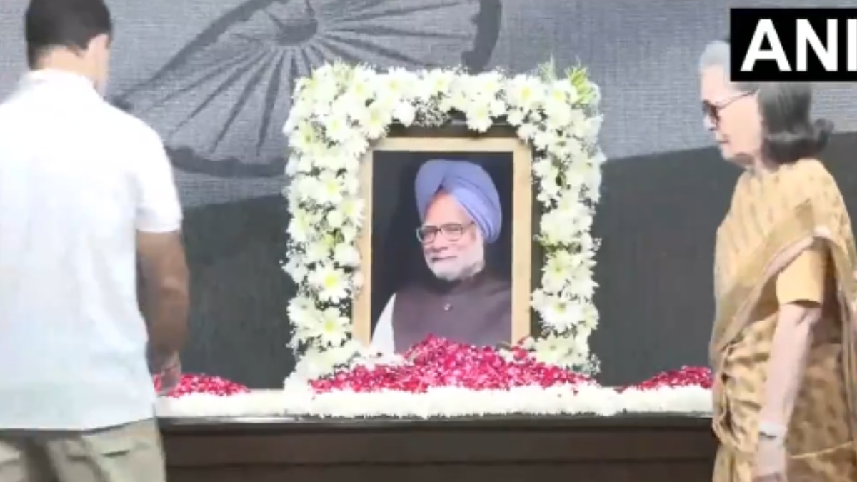 Delhi: Sonia Gandhi and Rahul Gandhi Pay Tribute to Former PM Manmohan Singh on Birth Anniversary