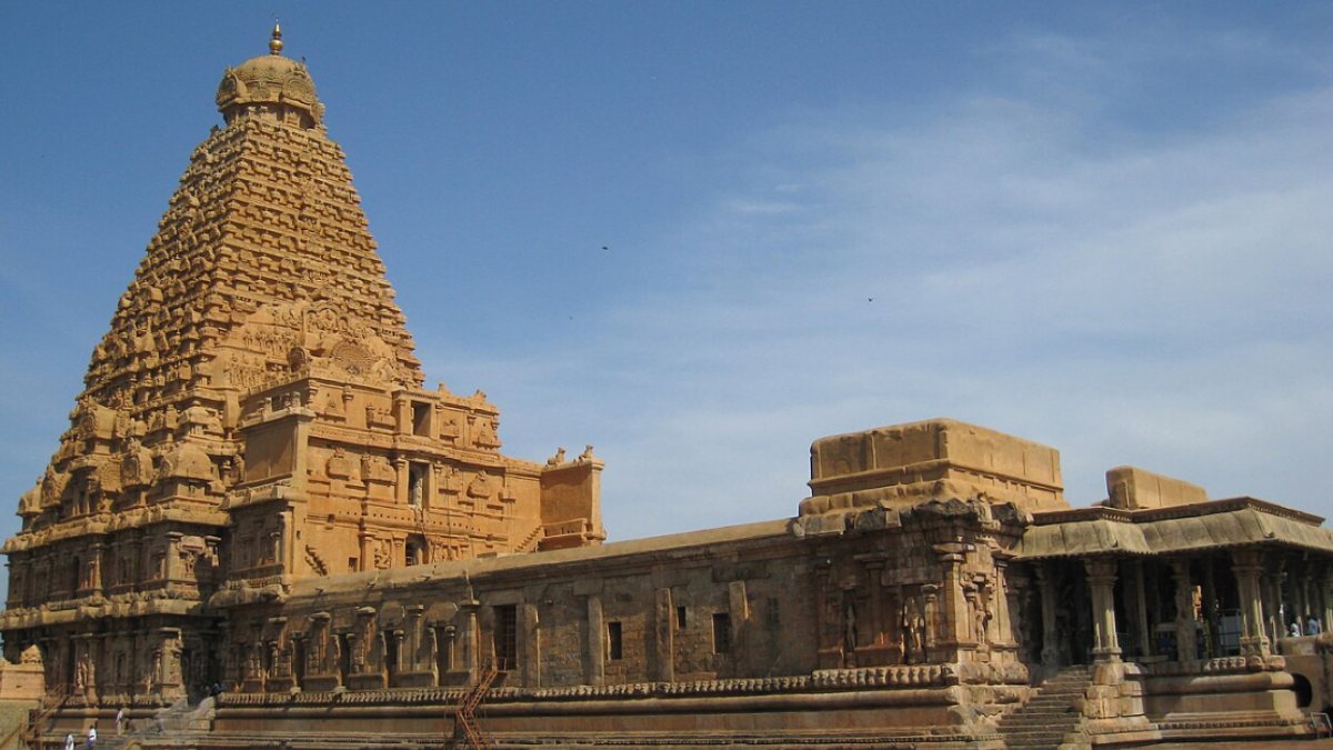 Tamil Nadu Temple Smartphone Ban: Vijay Government Restricts Camera Phones at 52 Major Temples, Rs 5 Deposit Fee
