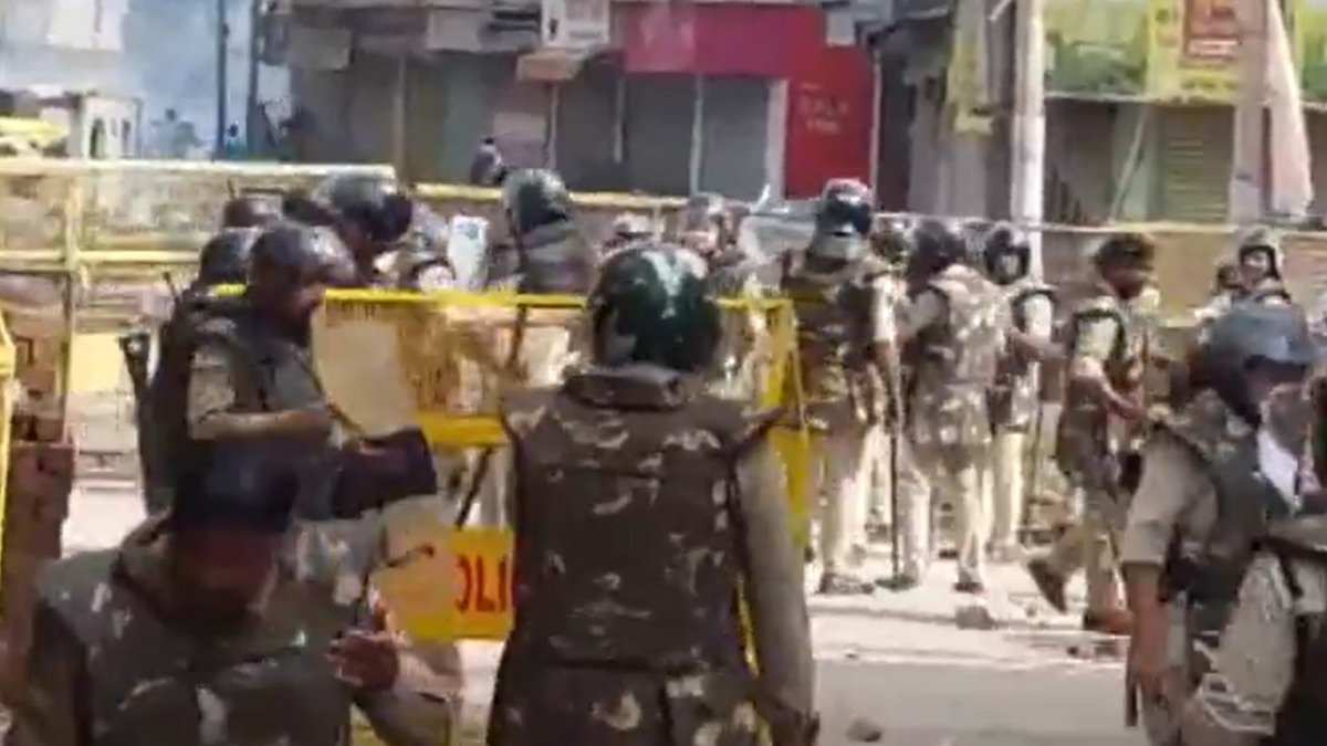 Ujjain Shahi Masjid Clash: Tear Gas Fired After Stone-Pelting Over Road-Widening