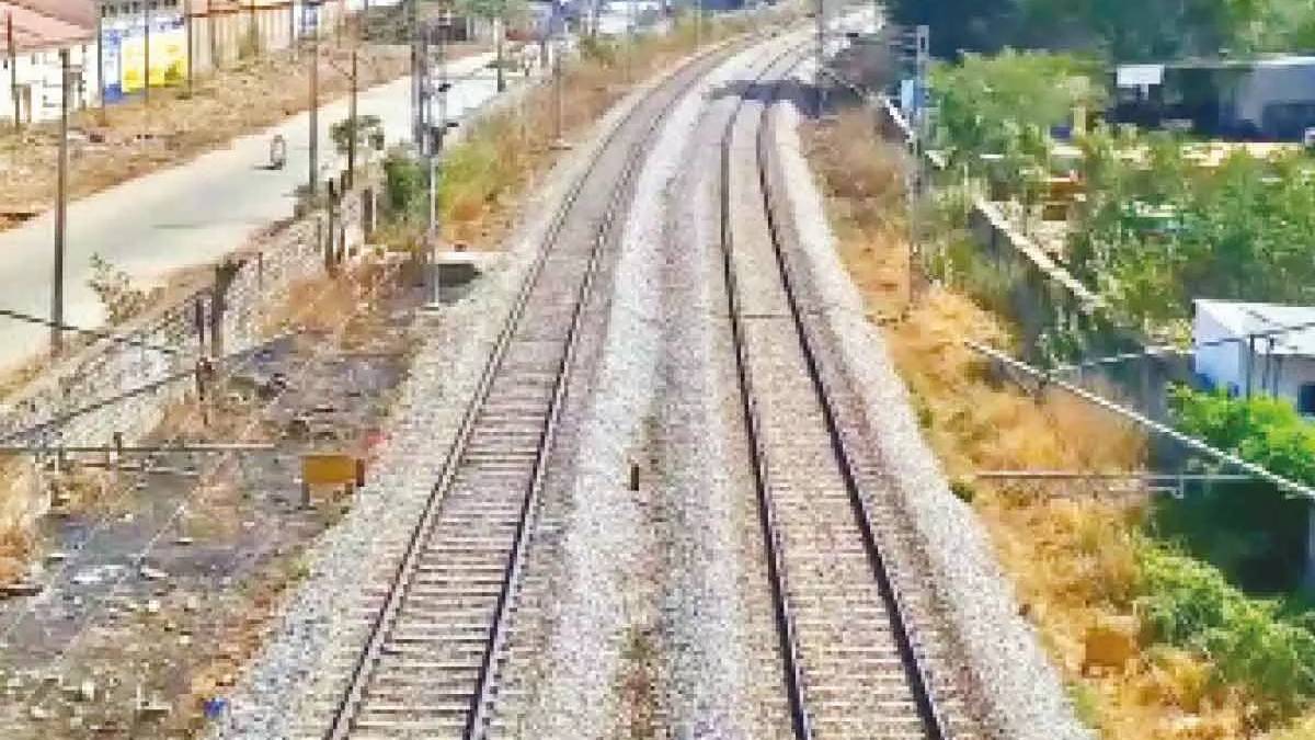 ತುಮಕೂರು-ದಾವಣಗೆರೆ ರೈಲು ಮಾರ್ಗ ಕಾಮಗಾರಿ-ಹಲವು ರೈಲು ರದ್ದು, ಮಾರ್ಗ ಬದಲು!!