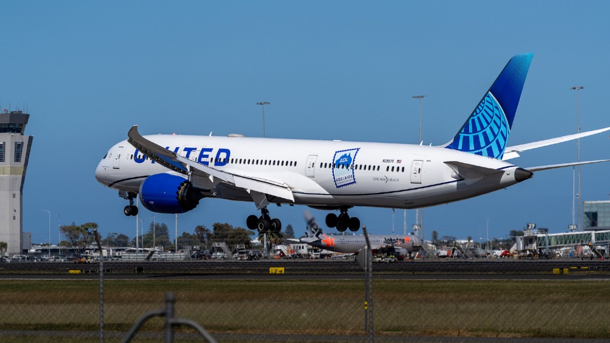 United Airlines Passenger Alleges Crew Ignored Her After Disturbing In-Flight Misconduct