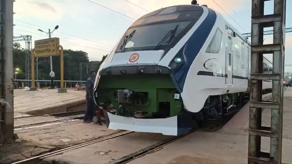 Vande Bharat Trial Run Begins on Yesvantpur-Mangaluru Route, Timings Being Tested