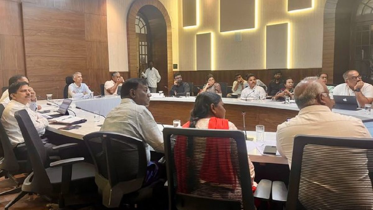 ಬೆಂಗಳೂರಿನ ಐದು ಮಹಾನಗರ ಪಾಲಿಕೆಗಳ ಆಯುಕ್ತರೊಂದಿಗೆ ಕೃಷ್ಣ ಬೈರೇಗೌಡ ಸಭೆ -  ದಕ್ಷ ಆಡಳಿತಕ್ಕೆ ಕಾರ್ಯಯೋಜನೆ ರೂಪಿಸಲು ಚರ್ಚೆ!!