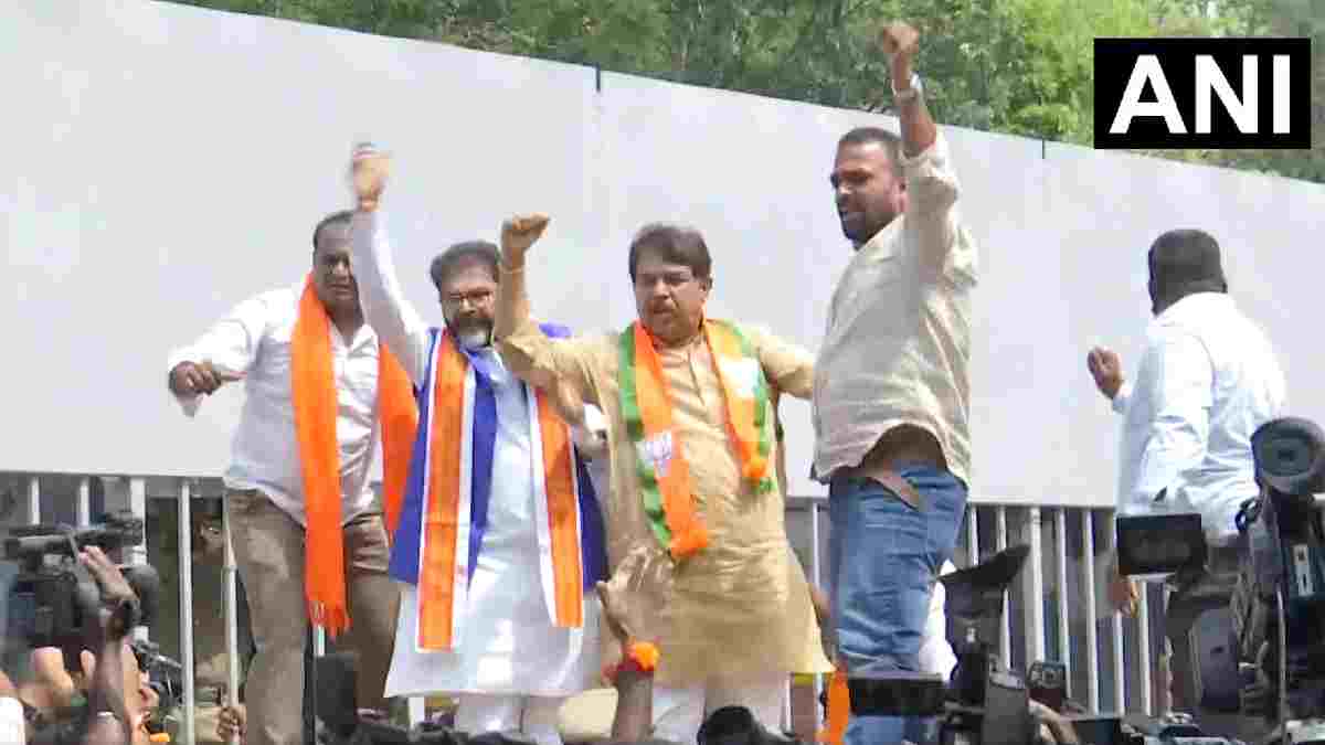 ಮೋದಿ ಬಗ್ಗೆ ಖರ್ಗೆ ಹೇಳಿಕೆಗೆ ಬಿಜೆಪಿ ಕೆಂಡಾಮಂಡಲ; ಬೆಂಗಳೂರಿನಲ್ಲಿ ನಾಯಕರು, ಕಾರ್ಯಕರ್ತರಿಂದ ಪ್ರತಿಭಟನೆ!!