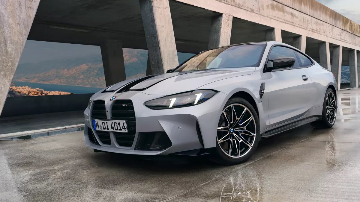 Chinese Restaurant Boss Gifts Brand-New BMW Cars Worth Rs 43 Lakh Each to Top Employees; Here’s Why