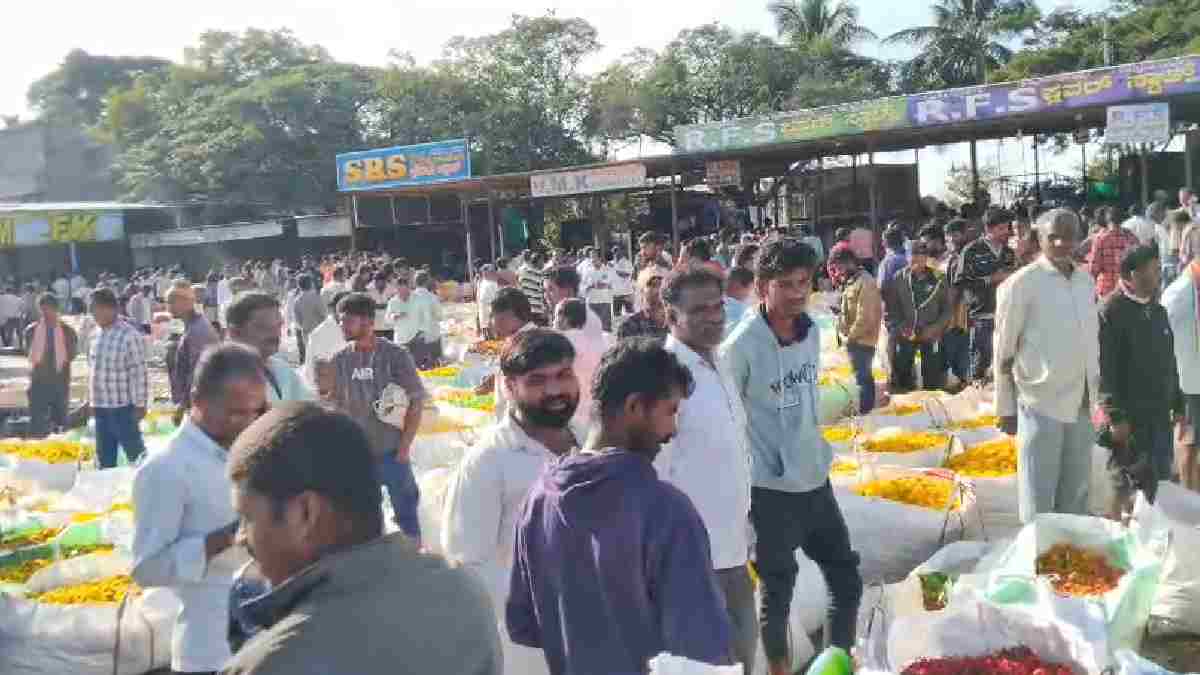 Chikkaballapur Flower Market Rush Ahead of Ayudha Puja, Vijayadashami