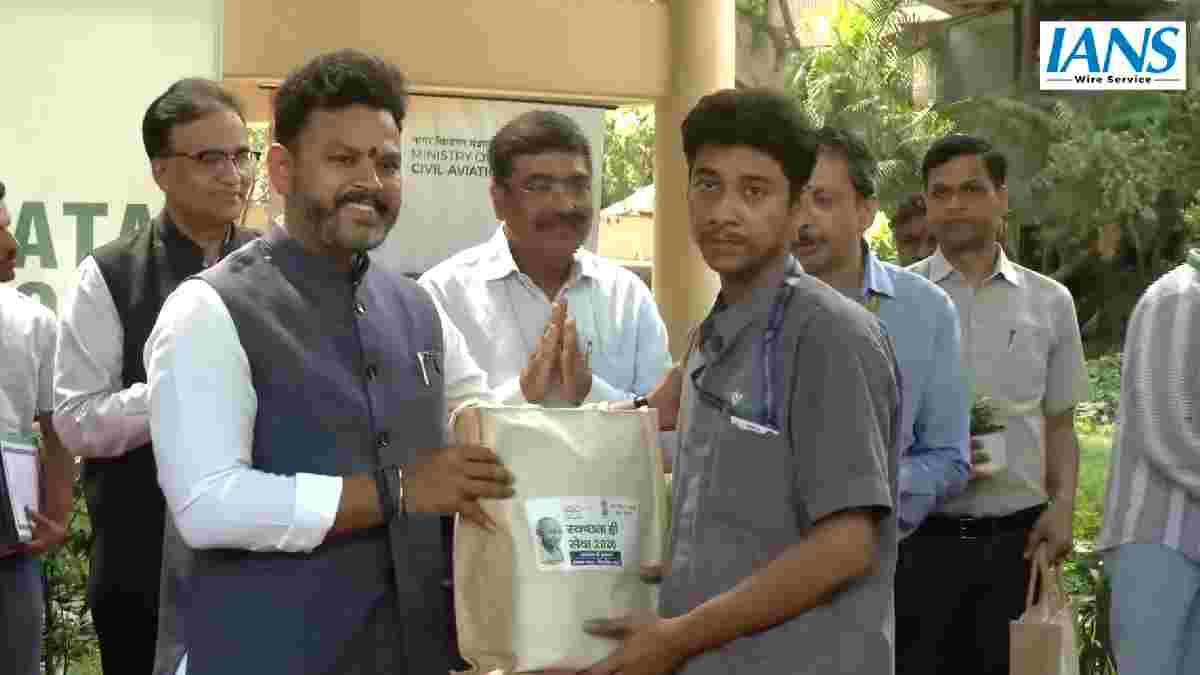 ರಾಮ್ ಮೋಹನ್ ನಾಯ್ಡು ನೇತೃತ್ವದಲ್ಲಿ ಸ್ವಚ್ಛತಾ ಅಭಿಯಾನ - ಪರಿಸರ ಸಂರಕ್ಷಣೆಗೆ ‘ಏಕ್ ಪೇಡ್ ಮಾಂ ಕೆ ನಾಮ್’!!